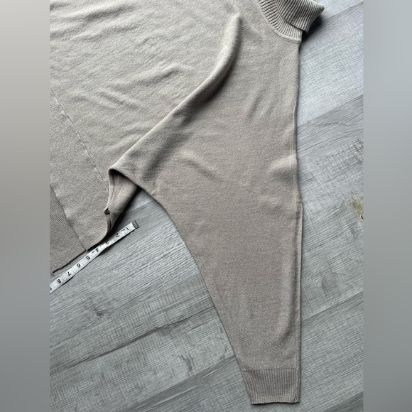 Express sweater, size XS. - Picture 11 of 16